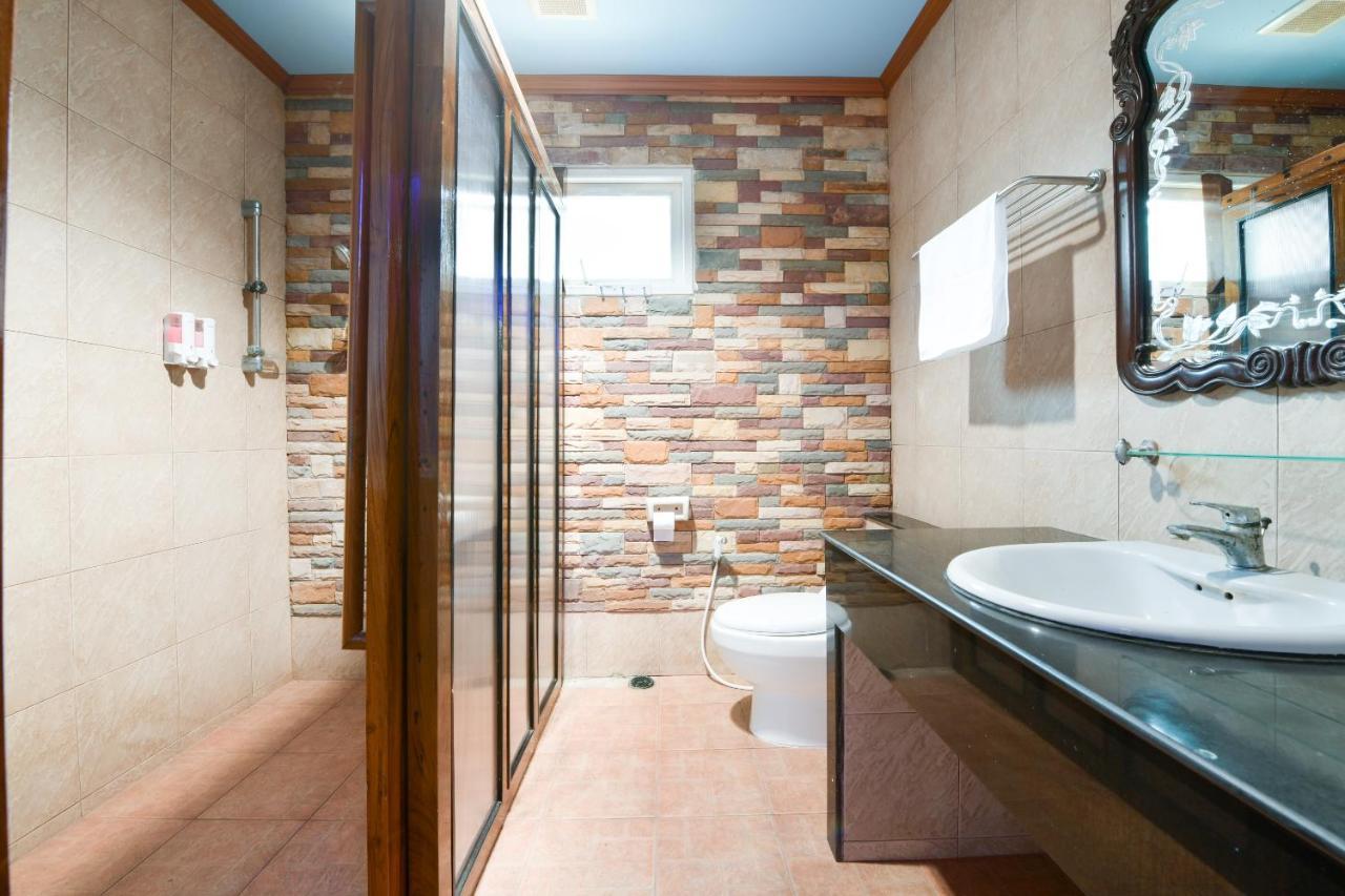 Oyo 549 Maesri Resort Pattaja Kültér fotó